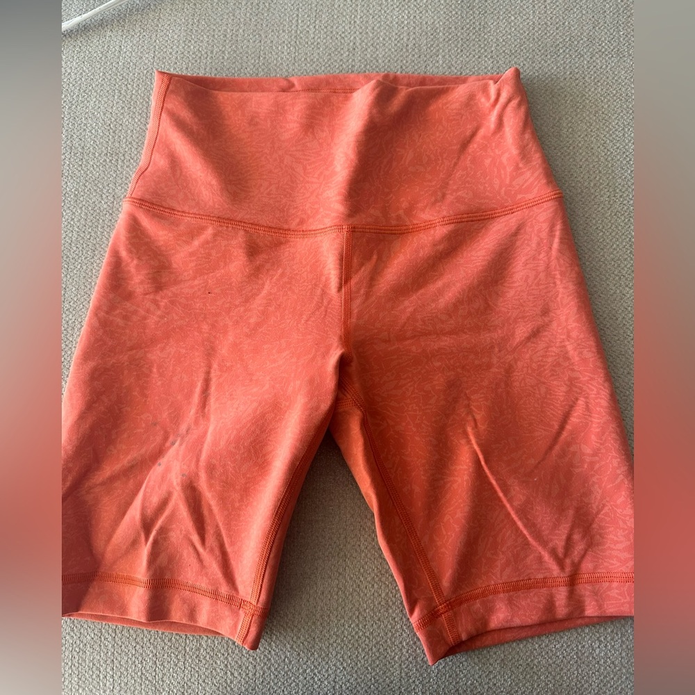 Lululemon Wonder Train High Rise Short 8” // Size 6// Warm coral color (orange)